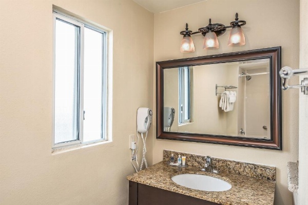 Blu Pacific Hotel image 12