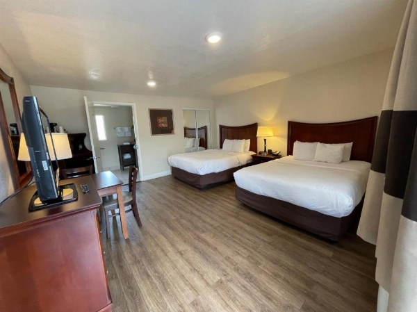 Blu Pacific Hotel image 41